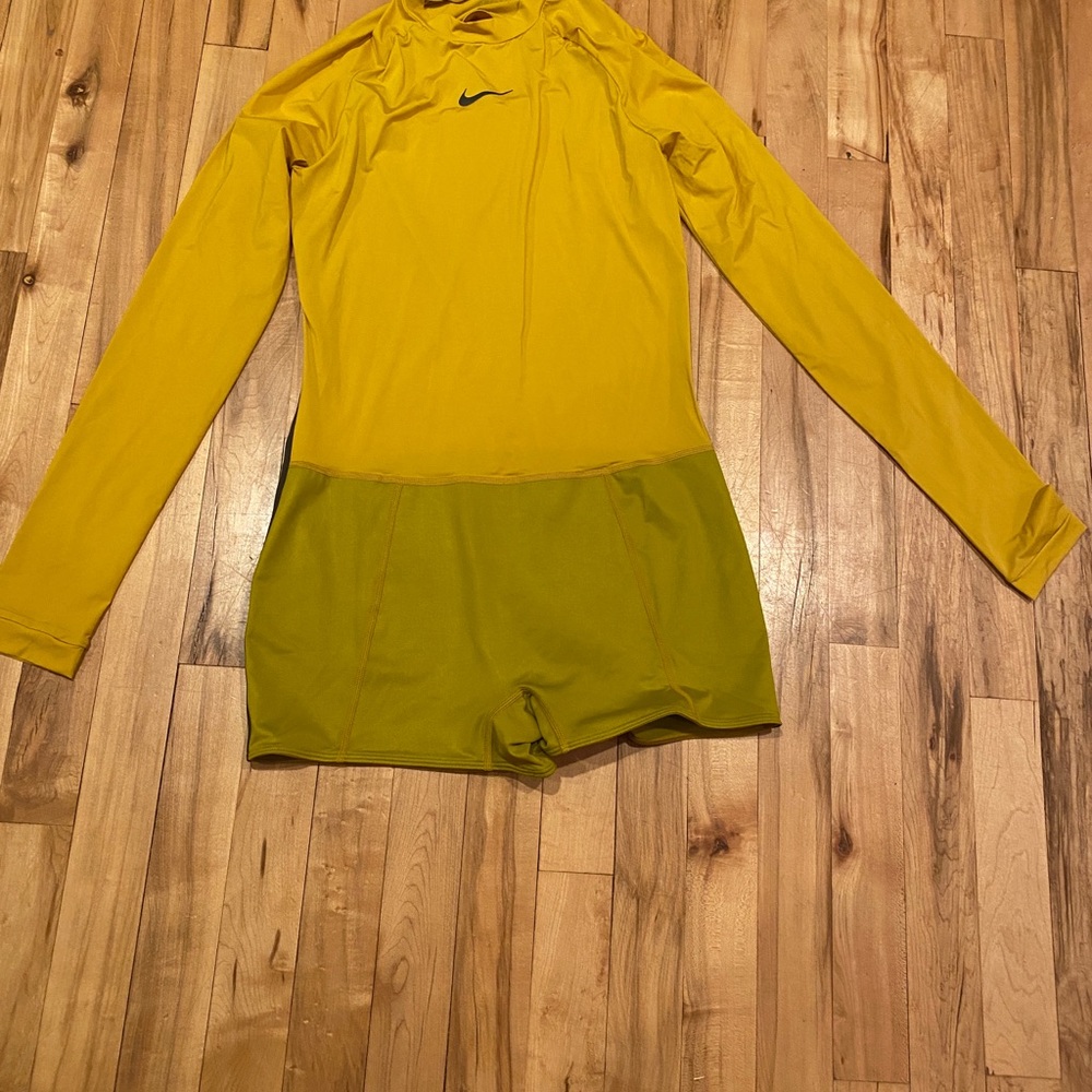 Nike Dri Fit Power running NWT unitard with sleeves size M
